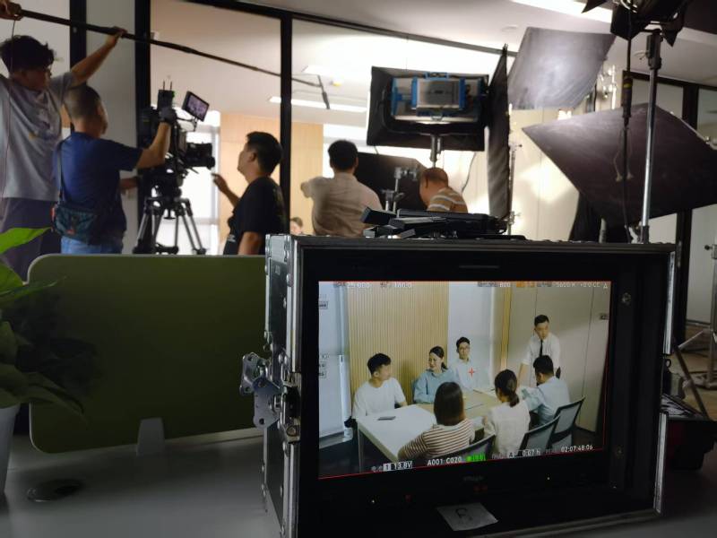 扶余市TVC拍摄公司：科技产品视觉化大师，诠释未来感与功能美学